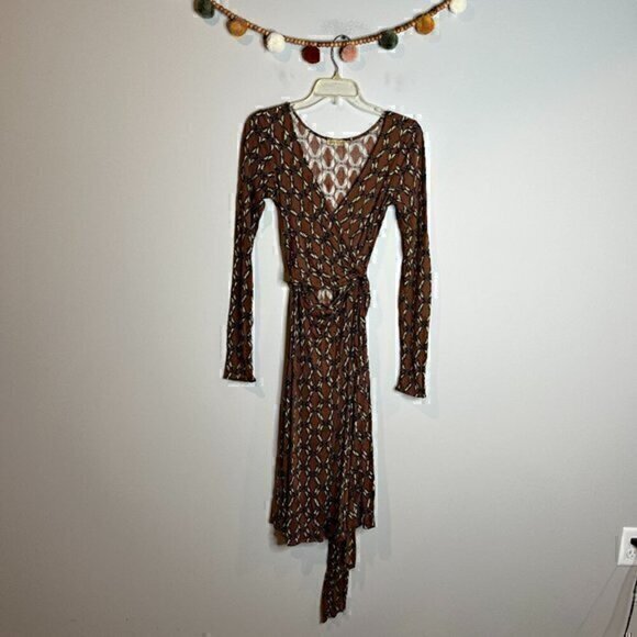 Issa London silk patterned V-Neck wrap dress - Picture 1 of 7